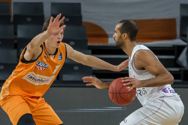 还频频回撤 还频频回撤